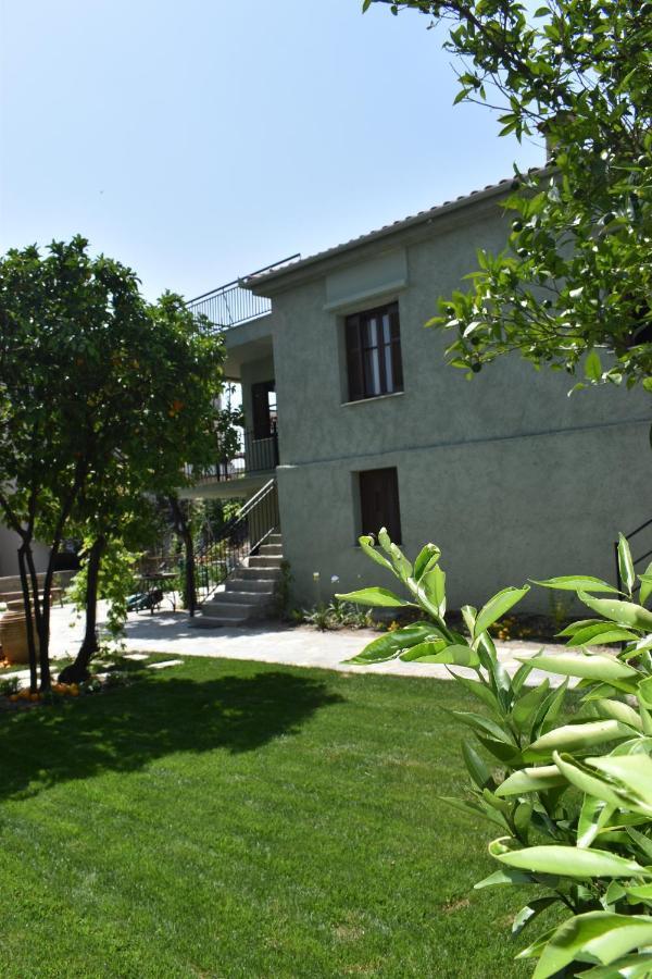 Villa Betty'S Garden House à Néa Ankhíalos Extérieur photo